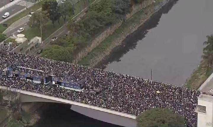34ª Marcha para Jesus reúne multidão em SP com forte presença de autoridades políticas