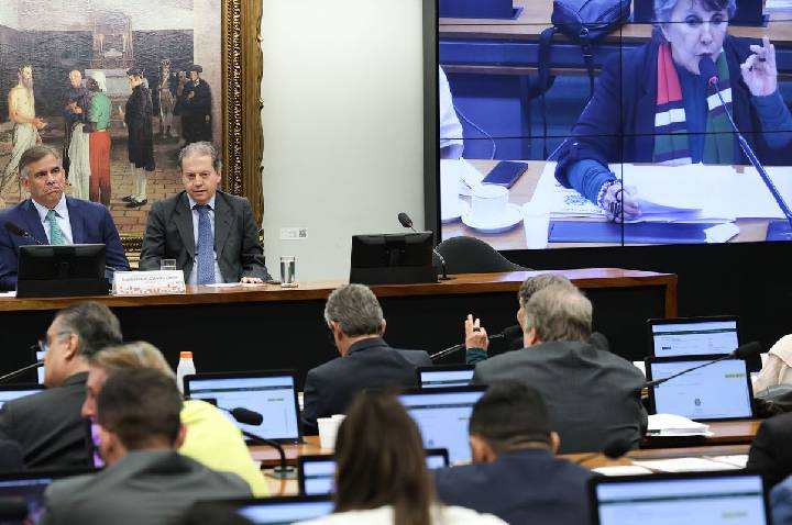 Comissão da Câmara aprova redução da maioridade penal para 16 anos 