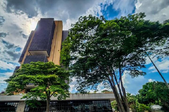 Contas externas têm saldo negativo de US$ 9,8 bilhões em setembro
