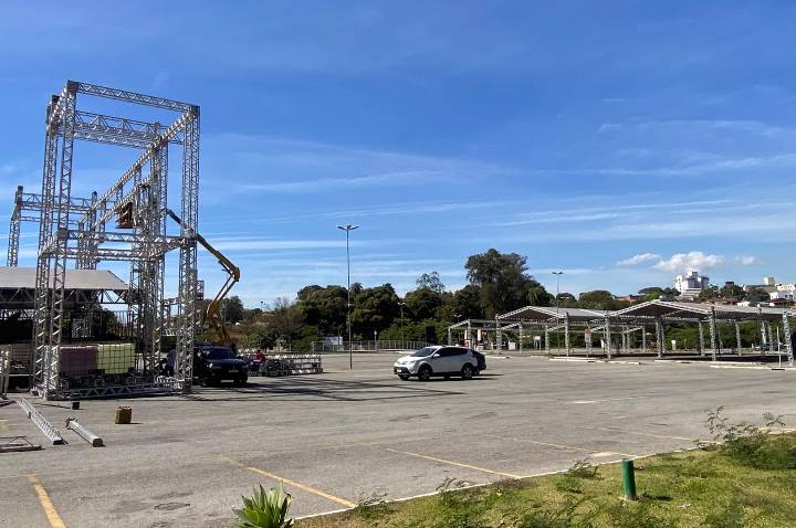 Estrutura da Expo Betim Cristã começa a ser montada no Monte Carmo Shopping