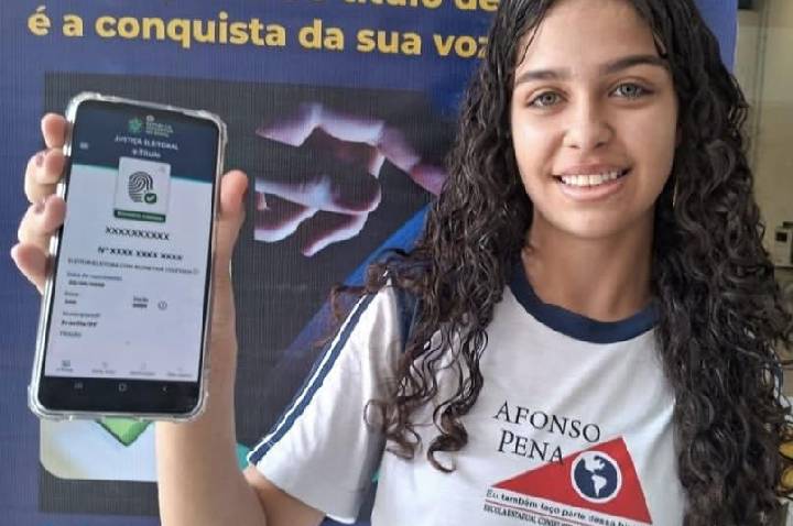 Jovem, chegou a hora: garanta seu título e participe das decisões do país
