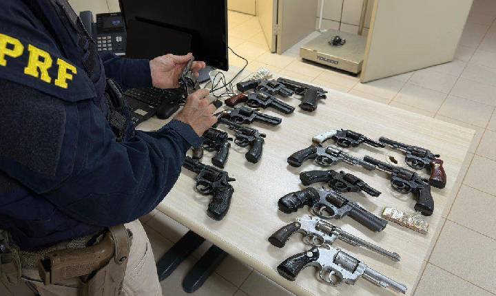 Polícia desmantela esquema de tráfico internacional de armas de fogo para Betim