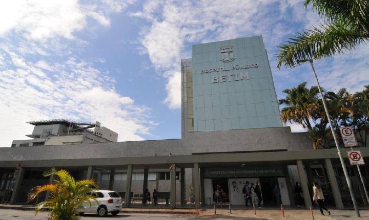 Polícia investiga morte de homem deixado em entrada do Hospital Regional