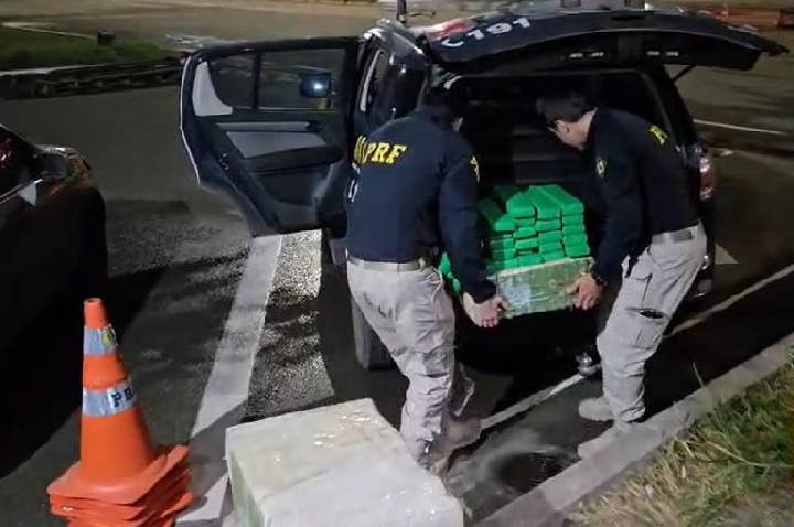 PRF apreende mais de 100 quilos de maconha em Betim