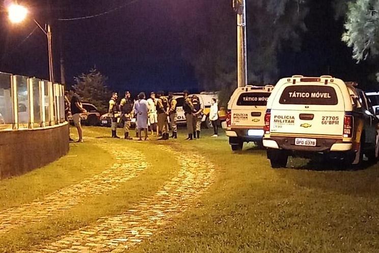 Briga por vaga em condomínio de Betim termina com idoso preso por ameaçar mulher