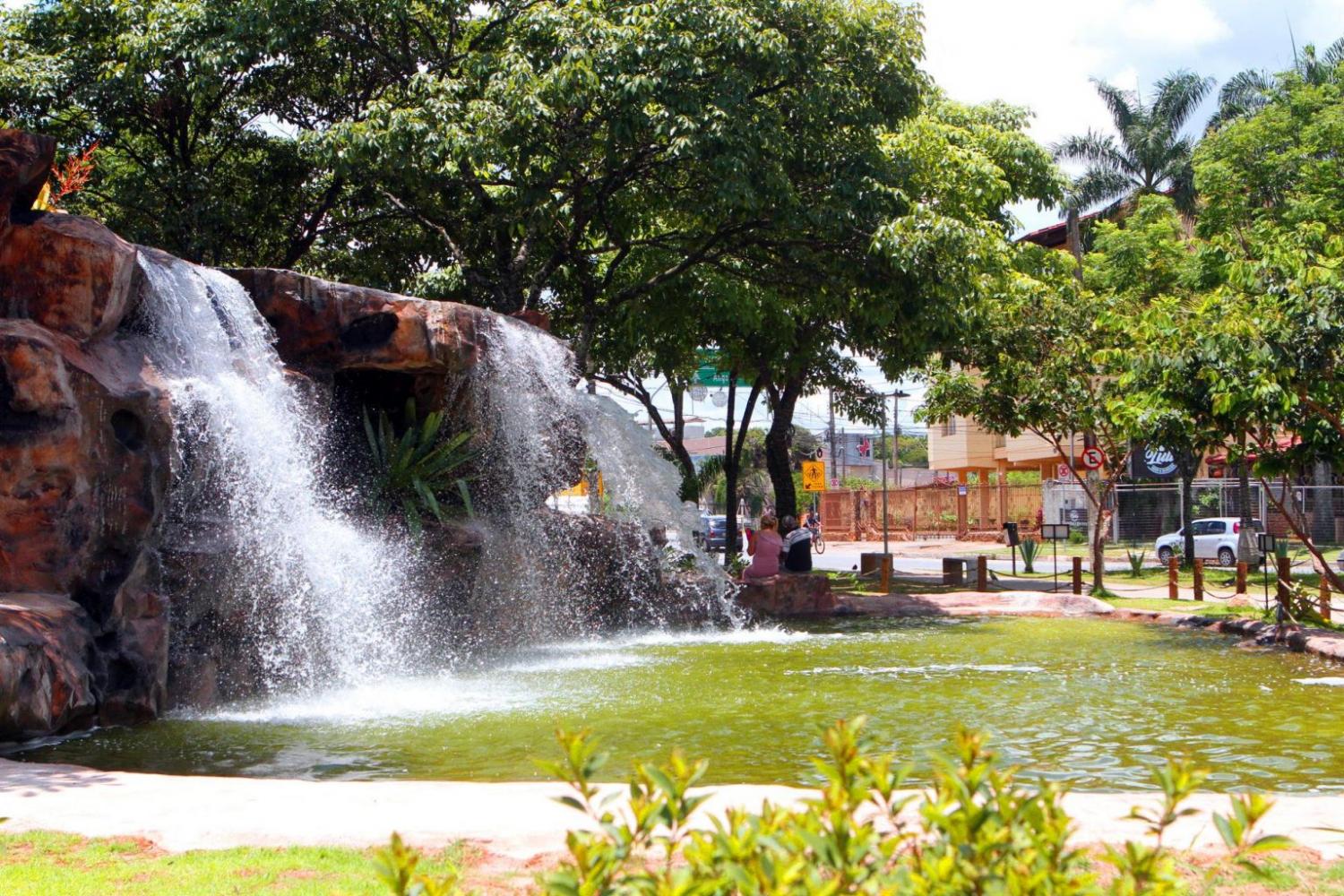 Como uma das medidas para conter o avanço da Covid-19, Vittorio Medioli anuncia o fechamento da Praça do Encontro