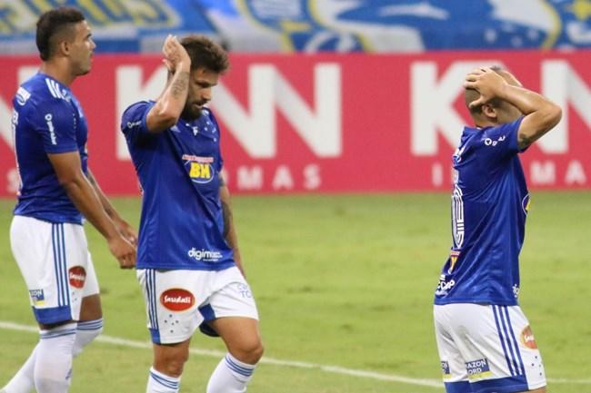 Cruzeiro é primeiro clube grande a cair e não retornar no ano seguinte na era dos pontos corridos