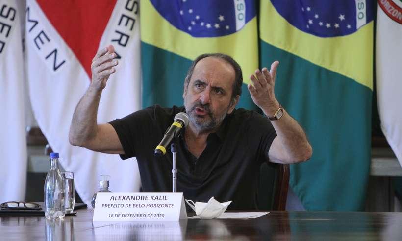 Kalil: 'Quem não quer vacinar é negacionista, idiota e burro'