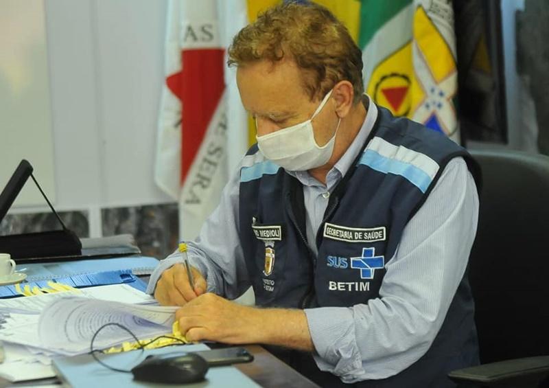 Prefeito de Betim renova decreto de renúncia ao salário