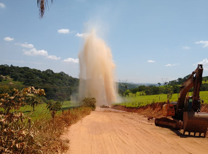 Adutoras da COPASA se rompem e fornecimento de água em Igarapé fica comprometido