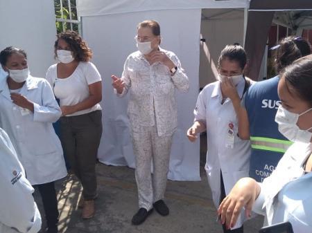 Silvio Santos é vacinado contra covid-19