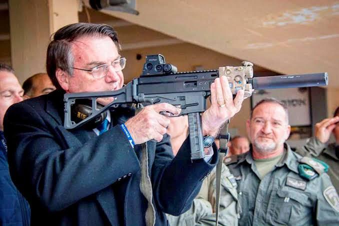 STF começa a julgar imposto zero de Bolsonaro a revólveres e pistolas importados