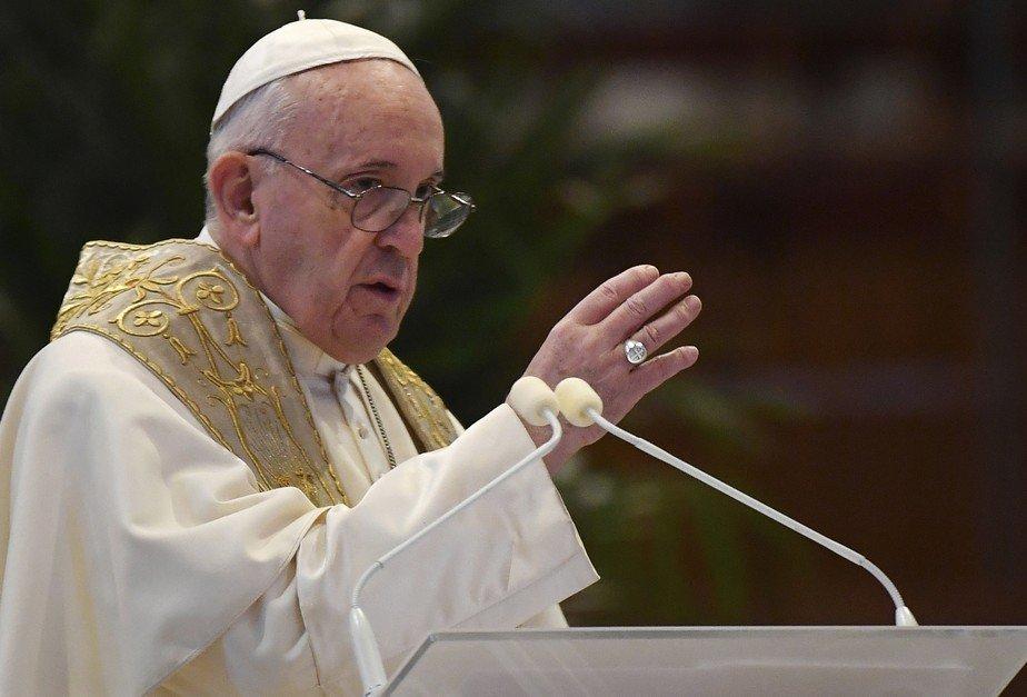 Com aval do papa, Vaticano proíbe bênção a união homossexual