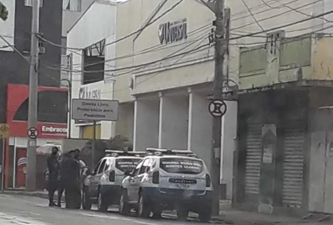 Fiscalização interrompe culto com 200 pessoas em Montes Claros; festas também foram encerradas