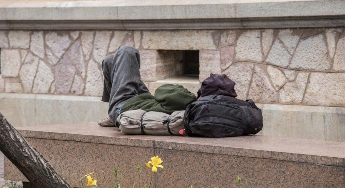 Morador de rua é queimado enquanto dormia na Praça da Estação