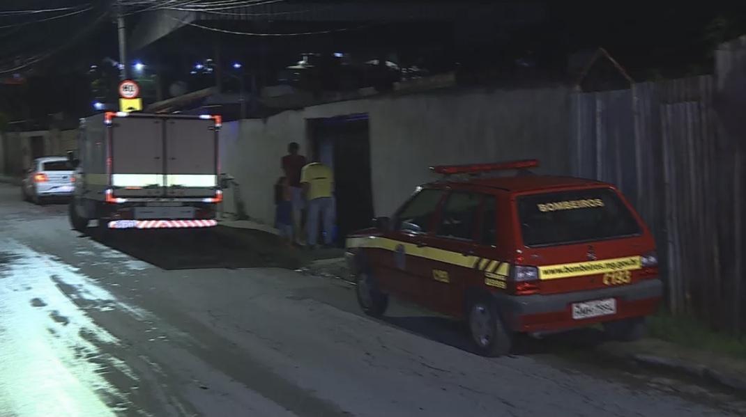 Mulher tem o corpo enterrado e apenas a cabeça é deixada de fora em Betim