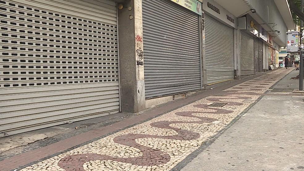 Supermercados, sacolões, padarias e Mercado Central, em BH, não vão poder abrir aos domingos