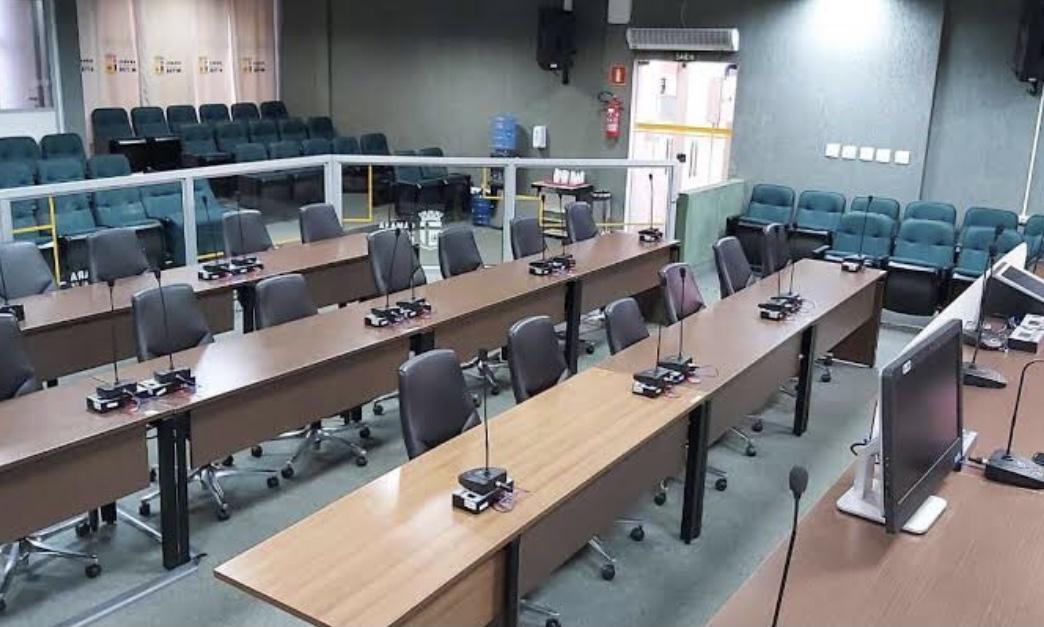 Vereadores de Betim terão carro e motorista que custará 1,2 mi para os cofres públicos