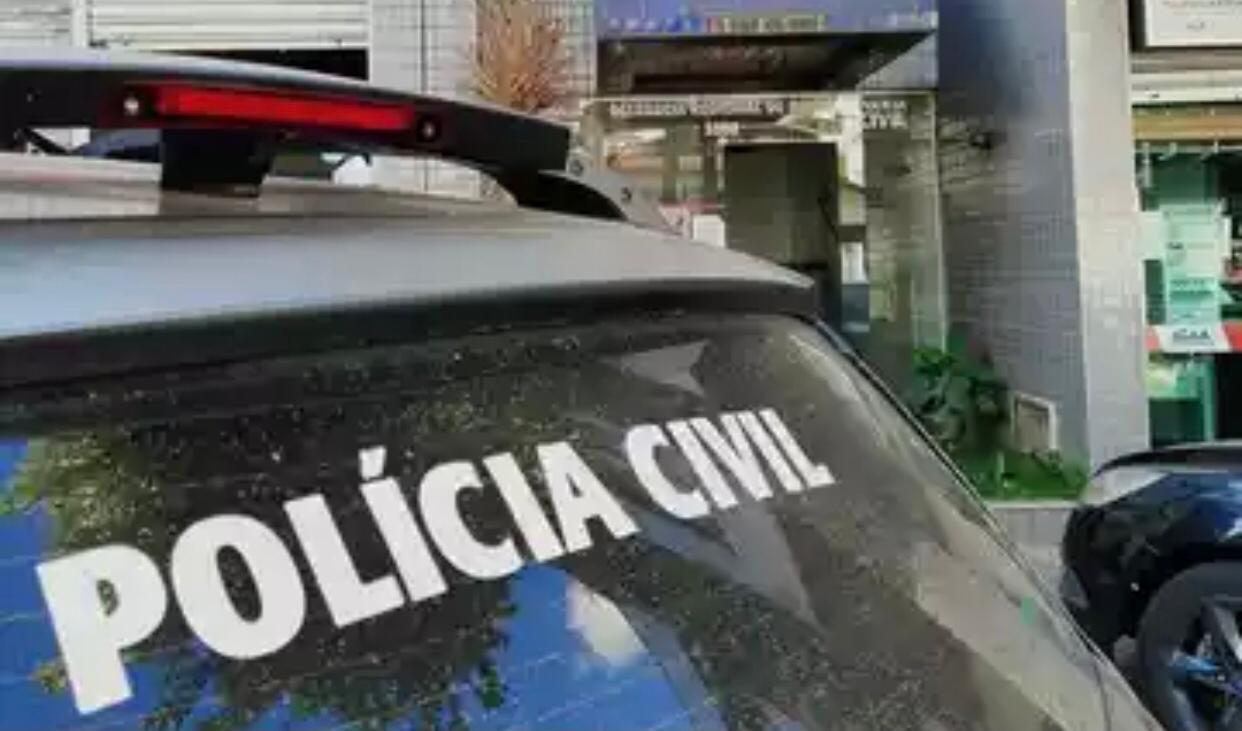 Adolescente de 14 anos se prostituía: mãe e 'clientes' são presos