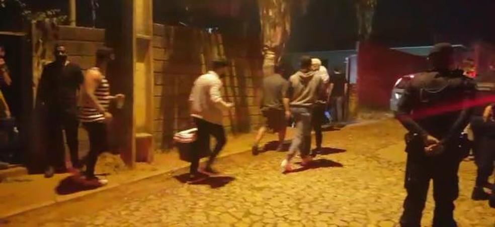 Festa rave com 150 jovens e nove Djs é encerrada pela Guarda Civil na Várzea das Flores