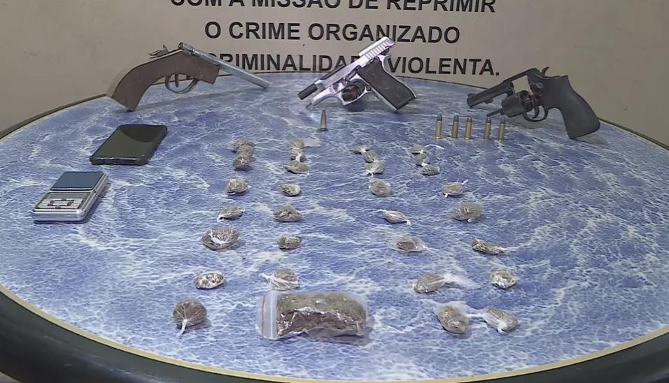 Irmãos são presos com armas, drogas e celulares suspeitos de tráfico em Betim