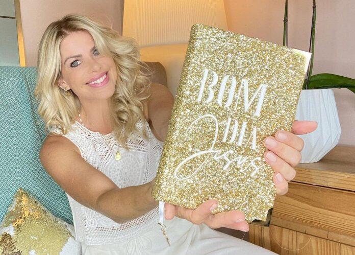 Atriz Karina Bacchi fala sobre sua conversão: “Daqui pra frente, minha vida terá a ver com Deus”