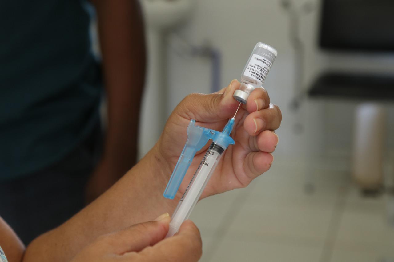 Betim dá inicio à vacinação de estudantes entre 12 e 14 anos