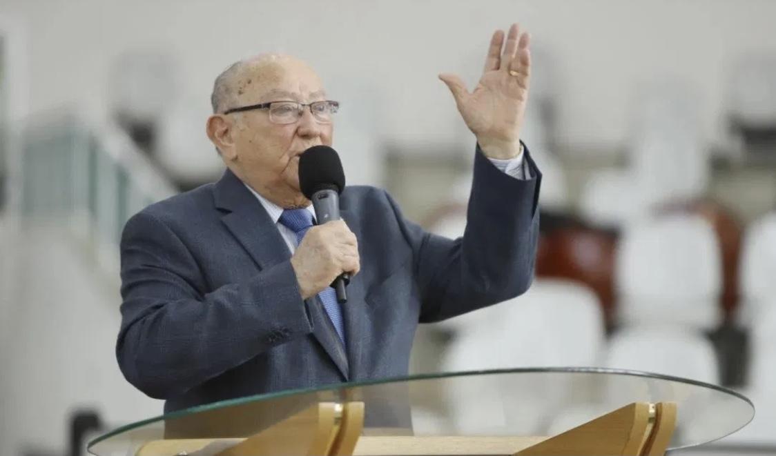 Pastor José Wellington vence a covid-19 e recebe alta hospitalar