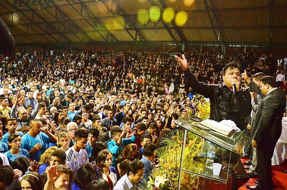 Pastor Maycon Gomes prega hoje em Betim na Pedra Viva do Campos Elíseos
