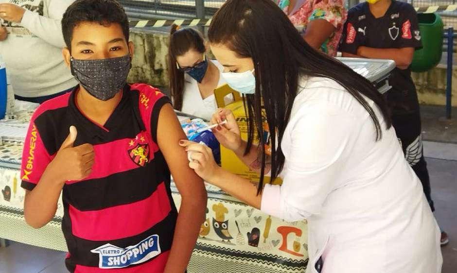 Prefeitura de Betim suspende vacinação de adolescentes, mas vai recorrer de decisão da Justiça