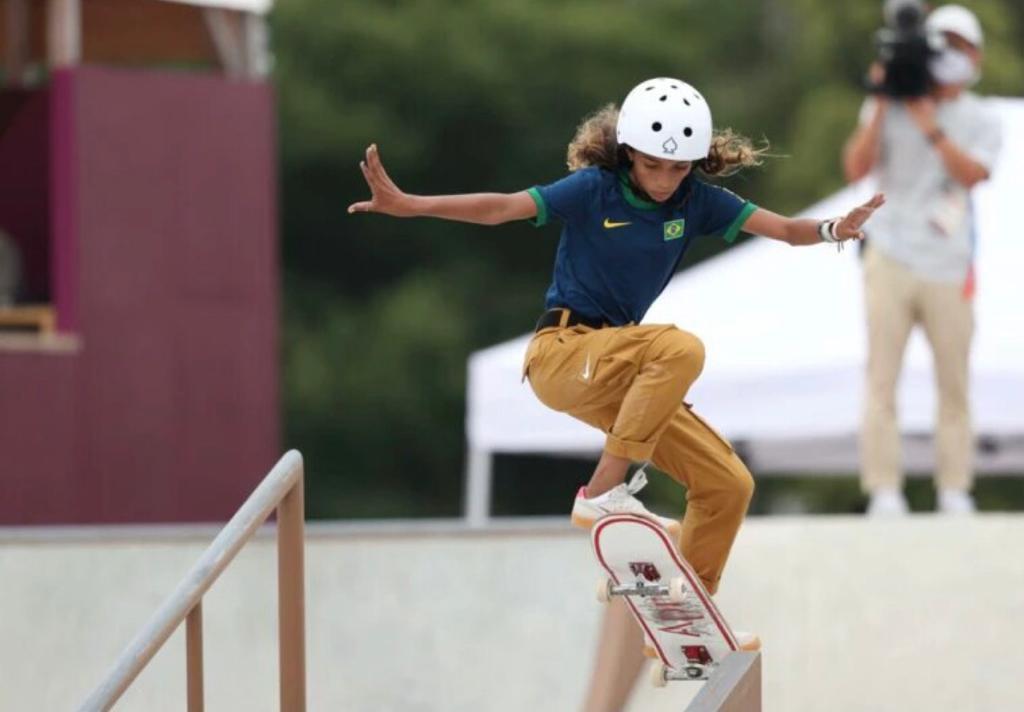 Aos 13 anos, Rayssa Leal ganha a prata em Tóquio