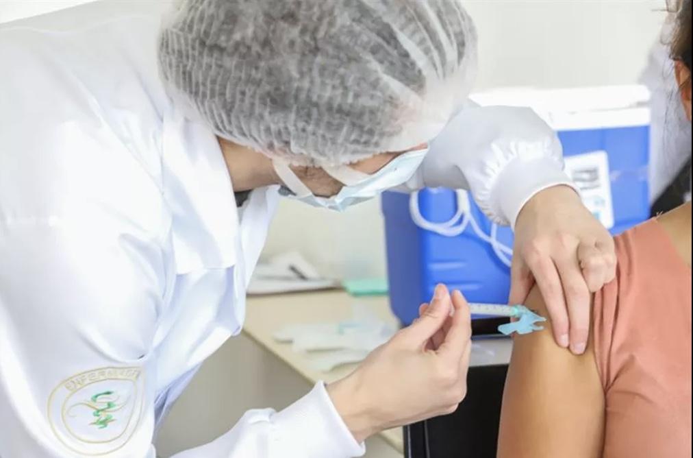 Betim amplia vacinação contra a covid-19 para pessoas de 20 anos na terça (31)