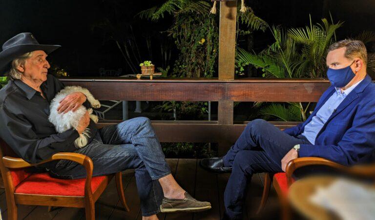 Polêmica entrevista com Sérgio Reis leva Record a ser vice-líder