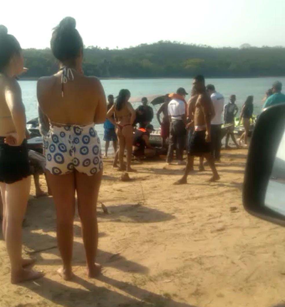 Acidente entre barco e jet ski mata mulher na Várzea das Flores