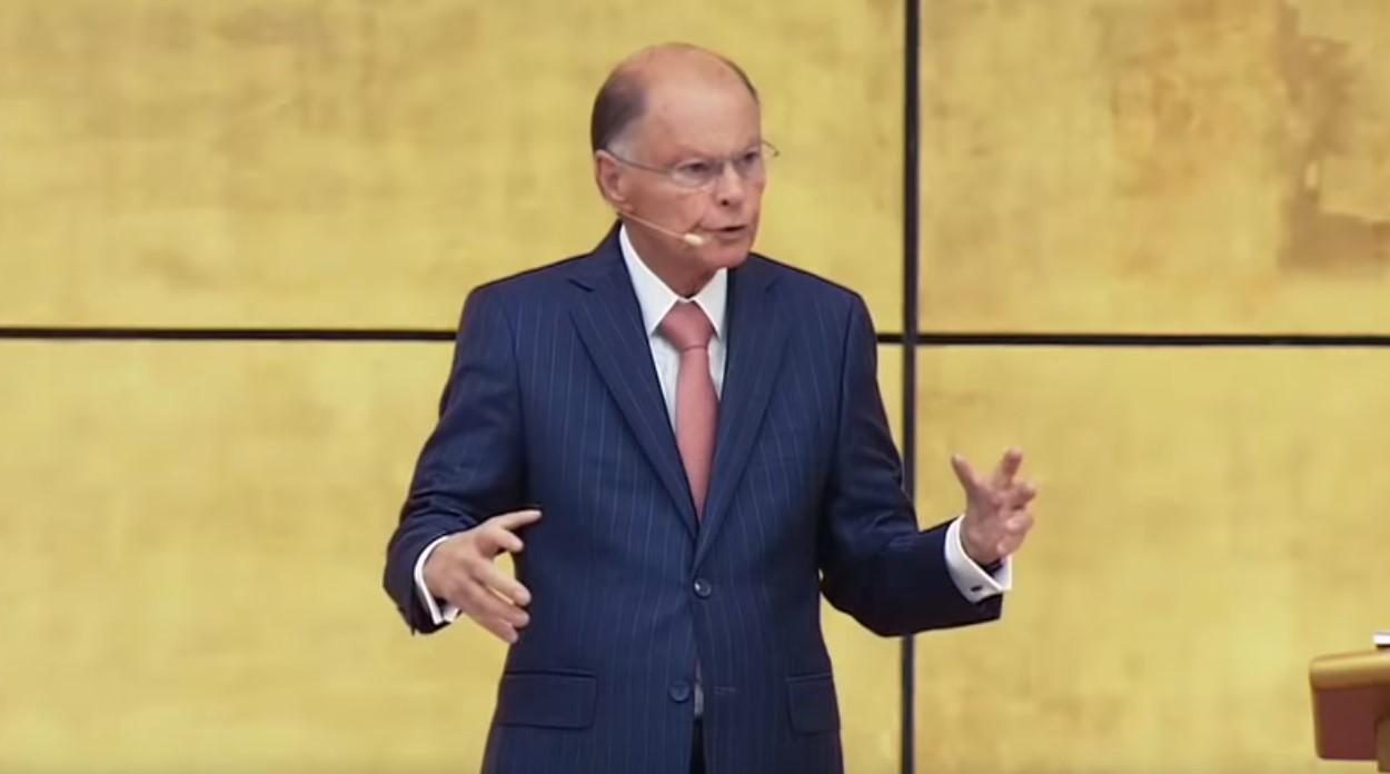 Edir Macedo é acusado de transportar milhões em seu jato ilegalmente