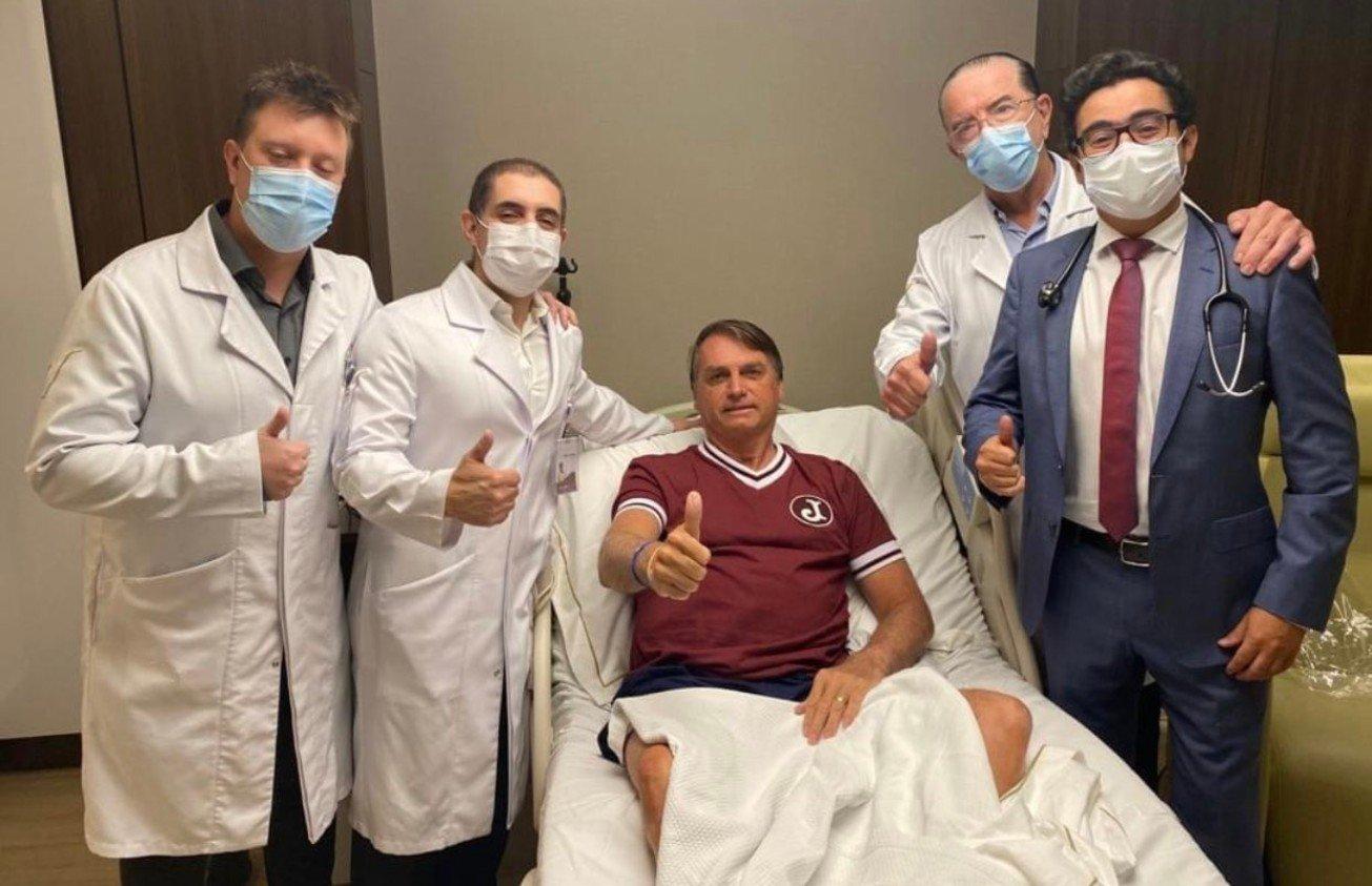 Ao receber alta, presidente responde a quem desejou sua morte com versículo