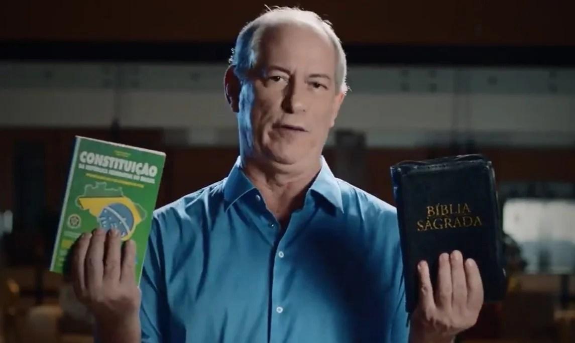 Cabo Daciolo leva Ciro Gomes para culto evangélico e é criticado na web