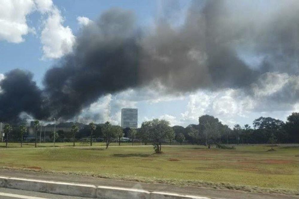 Prédio anexo ao Palácio do Planalto pega fogo, em Brasília