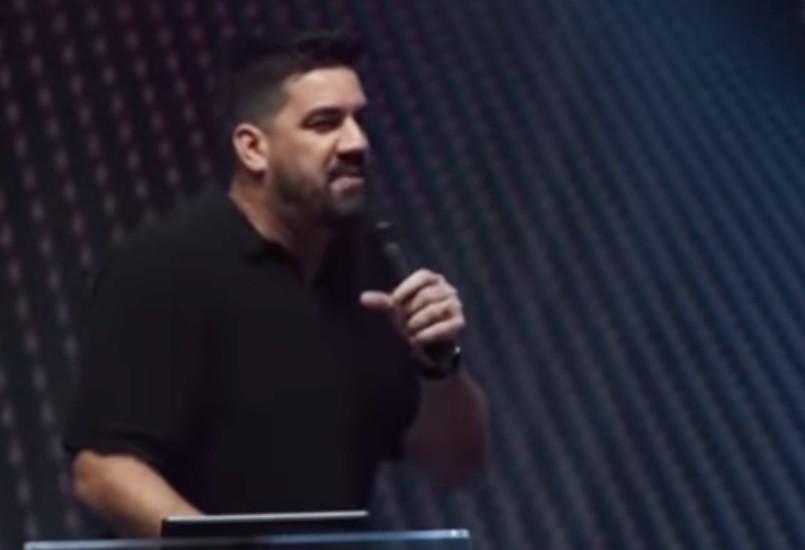 Ministério Público quer intimar Felippe Valadão após pregação contra ‘despachos’