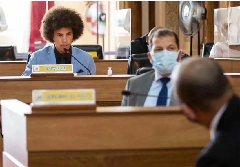 Vereador do PT que invadiu igreja perde mandato em Curitiba