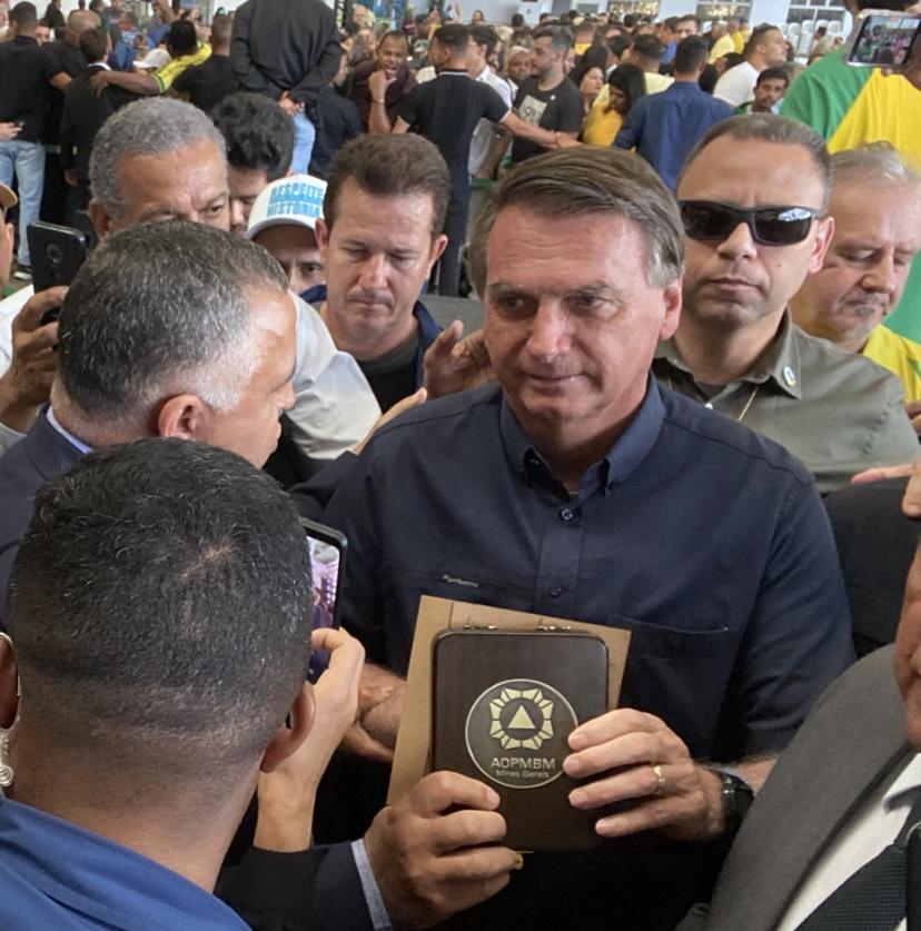 Bolsonaro faz campanha em Betim
