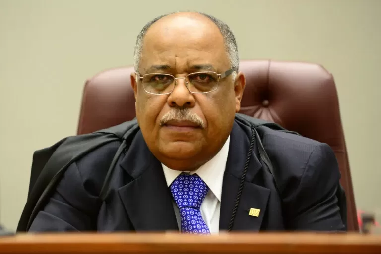 Ministro atente pedido do PT e torna Bolsonaro, Nikolas Ferreira, Magno Malta e outros, réus por abuso político