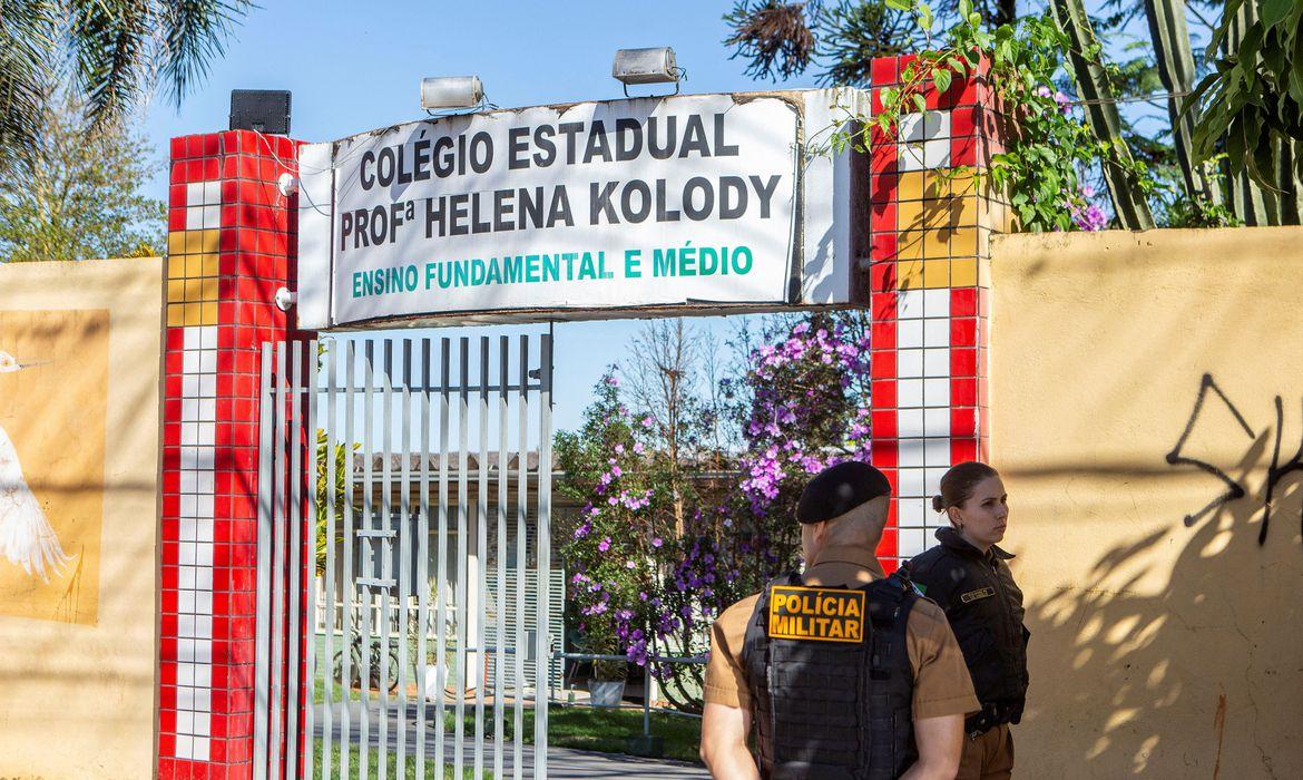 Atirador de escola é encontrado morto em sua cela na cadeia
