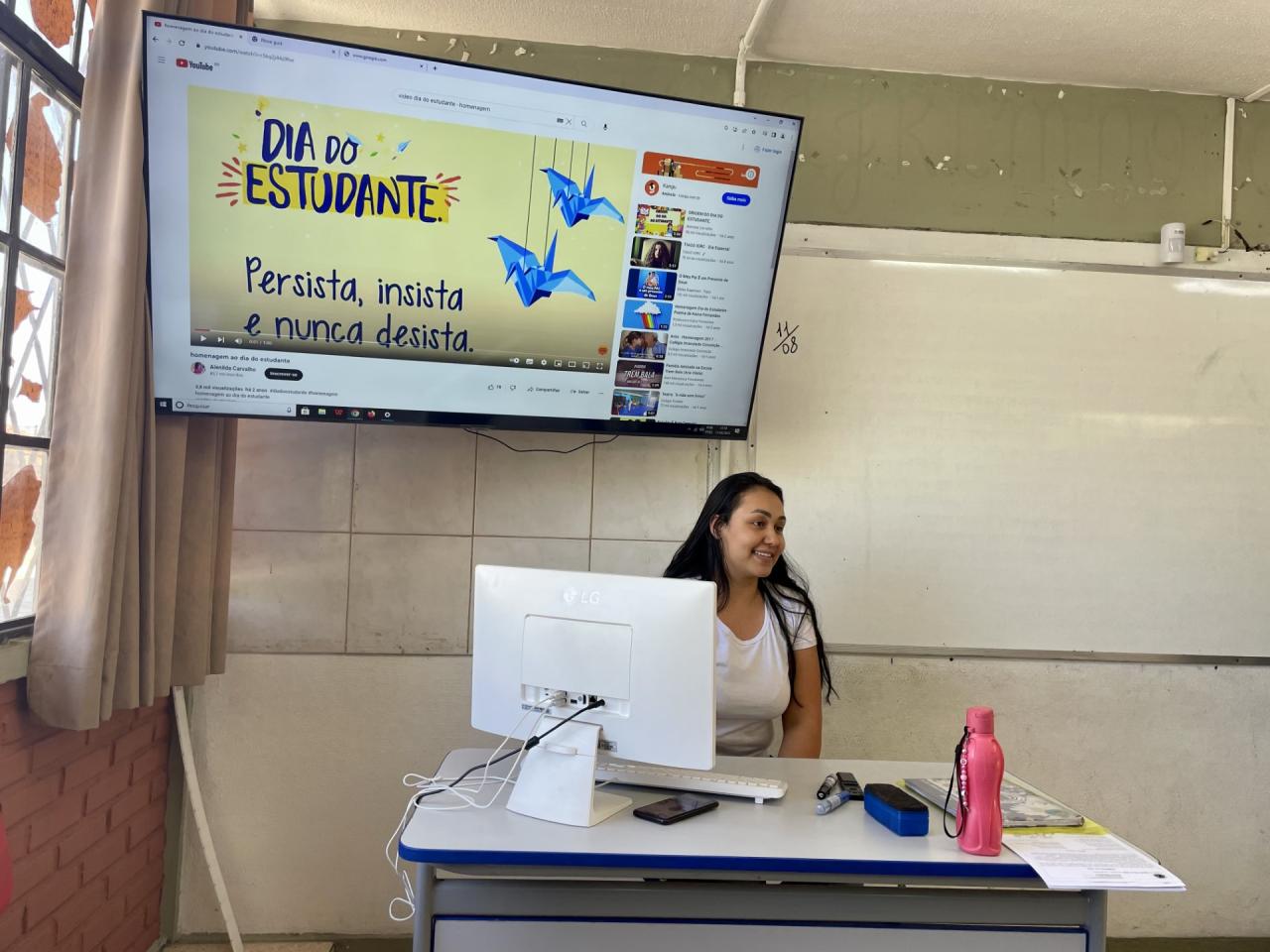 Escolas da rede municipal de Betim recebem smartvs