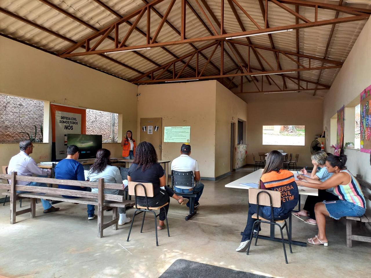 Voluntários são capacitados para ajuda no período chuvoso