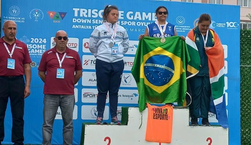 Paratleta de Betim é campeã mundial de arremesso de peso