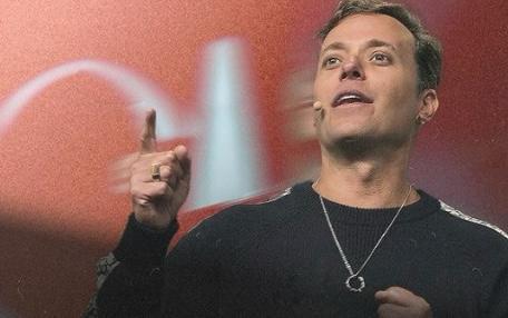 Execução de música secular no templo da Lagoinha leva pastor André Valadão pedir perdão