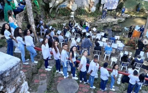 Monte Carmo Shopping apresenta Mini Musical apresentado por dezenas de crianças e adolescentes de Betim