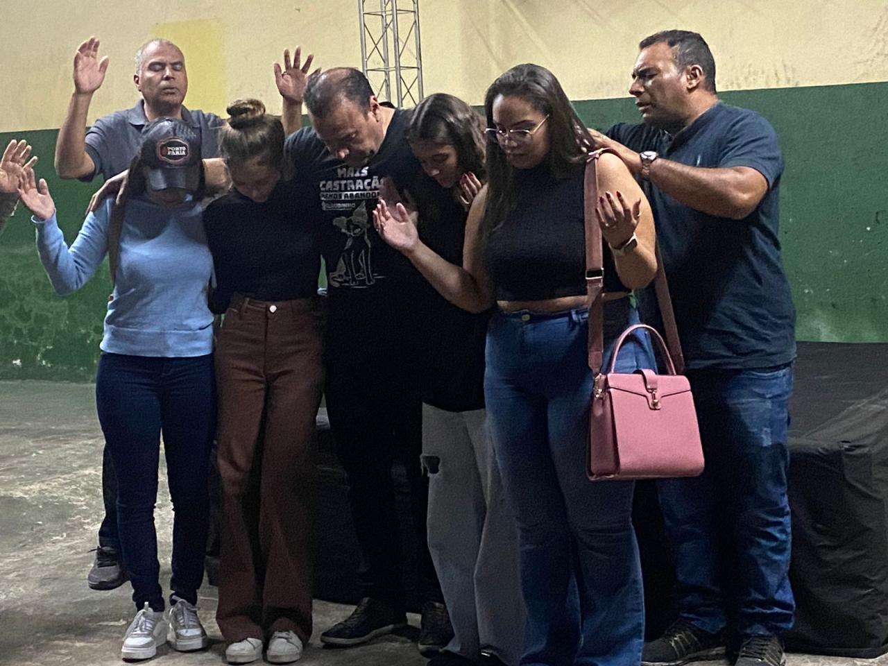 Vereador Claudinho reúne assessoria para oração na véspera do período eleitoral