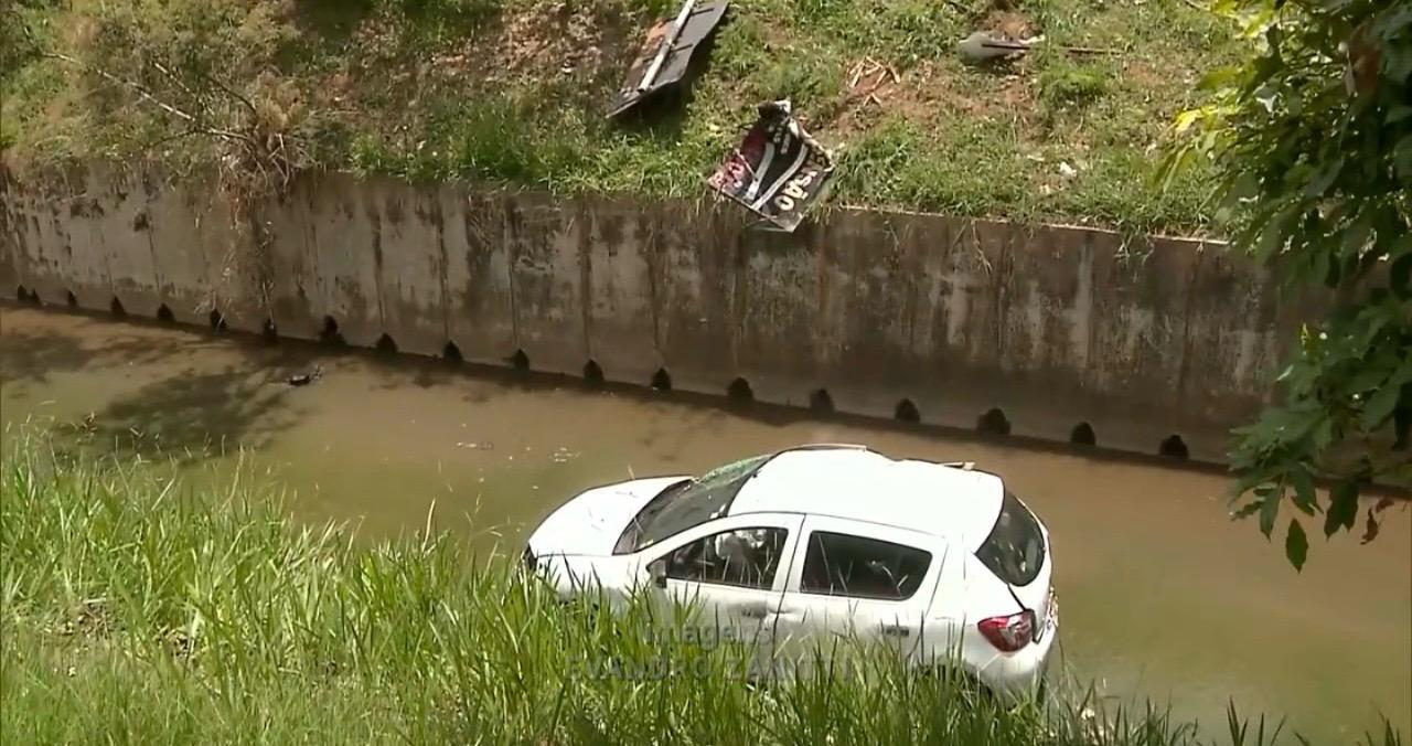 Homem é preso em Betim após furtar carro, capotar e cair em córrego na Marco Túlio Isaac